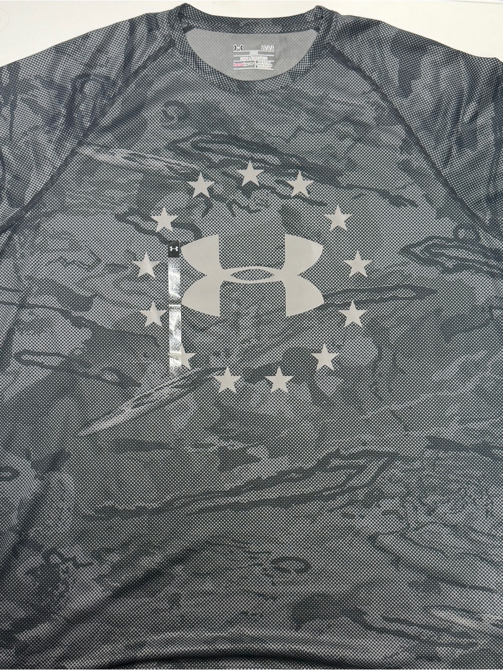 Under Armour HeatGear Loose Fit Gray Camo Stars Graphic T-Shirt Men’s L